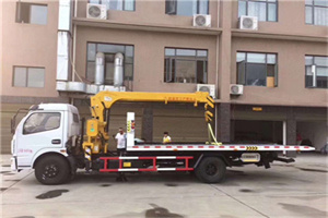 汶川附近汽车轮胎更换